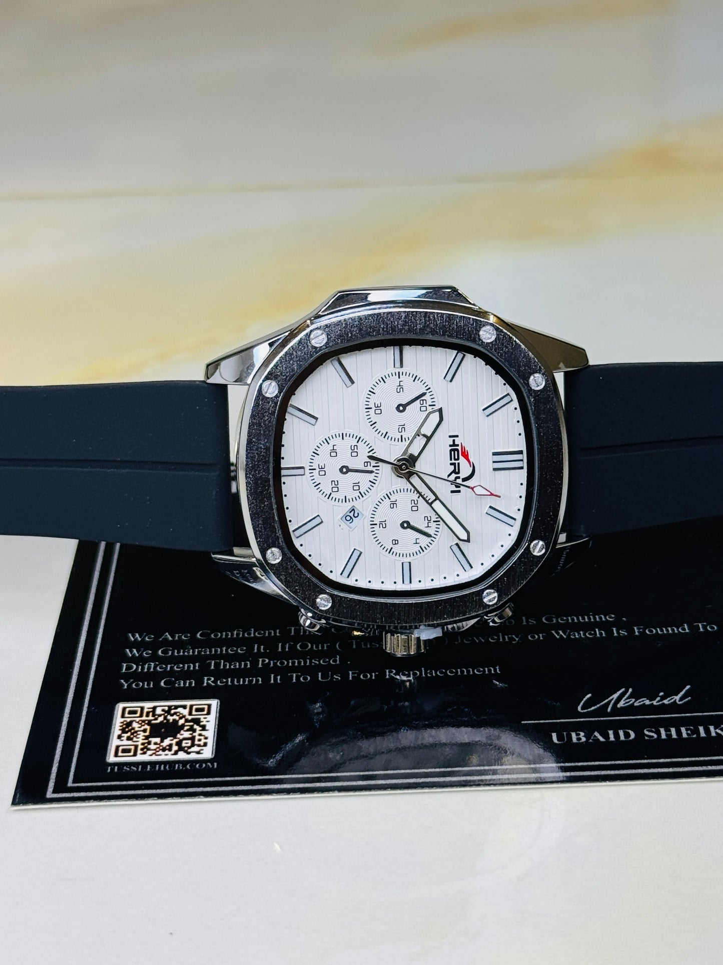 Black White Heryi Nautilus Magnet Strap Watch