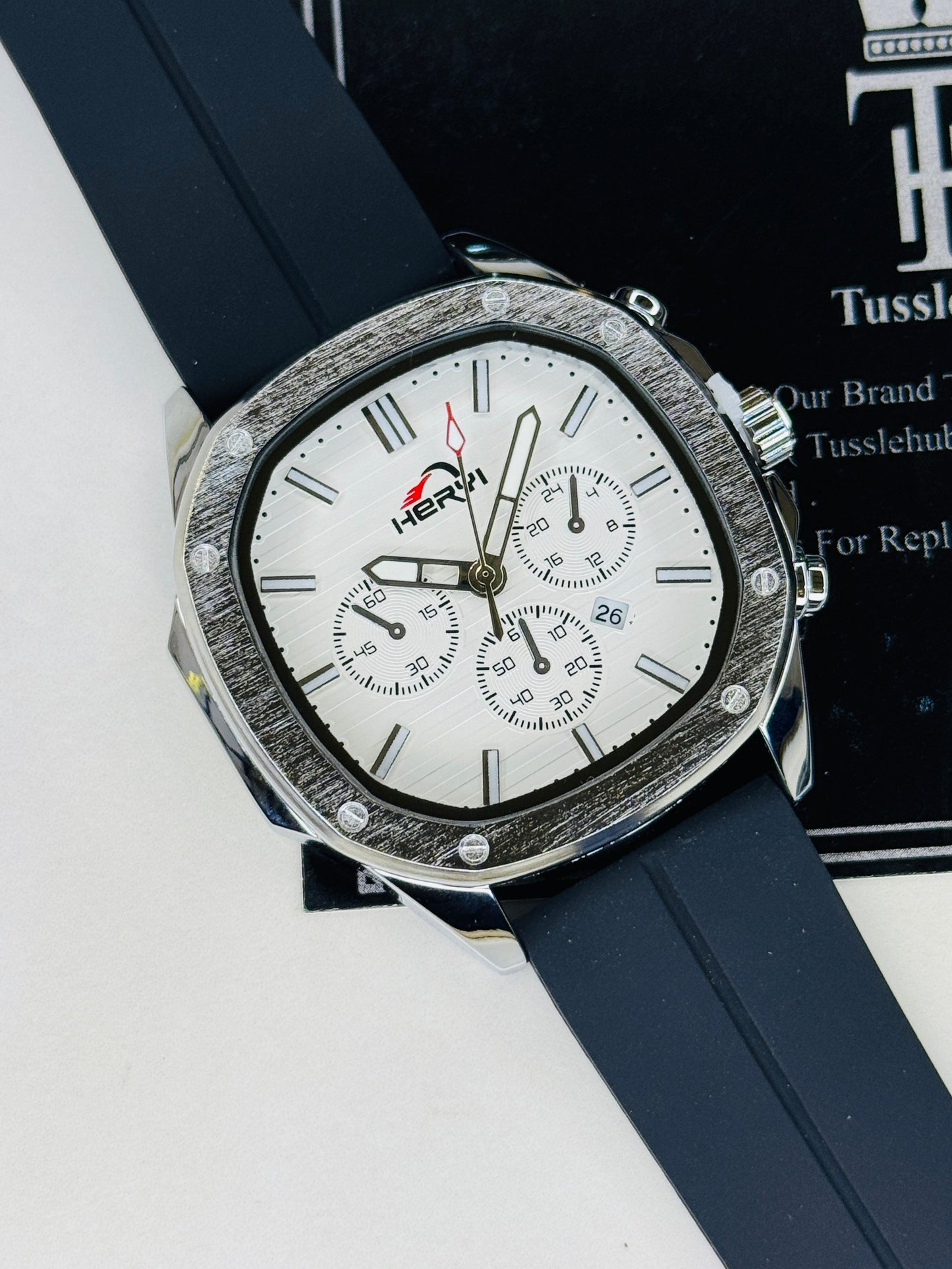 Black White Heryi Nautilus Magnet Strap Watch