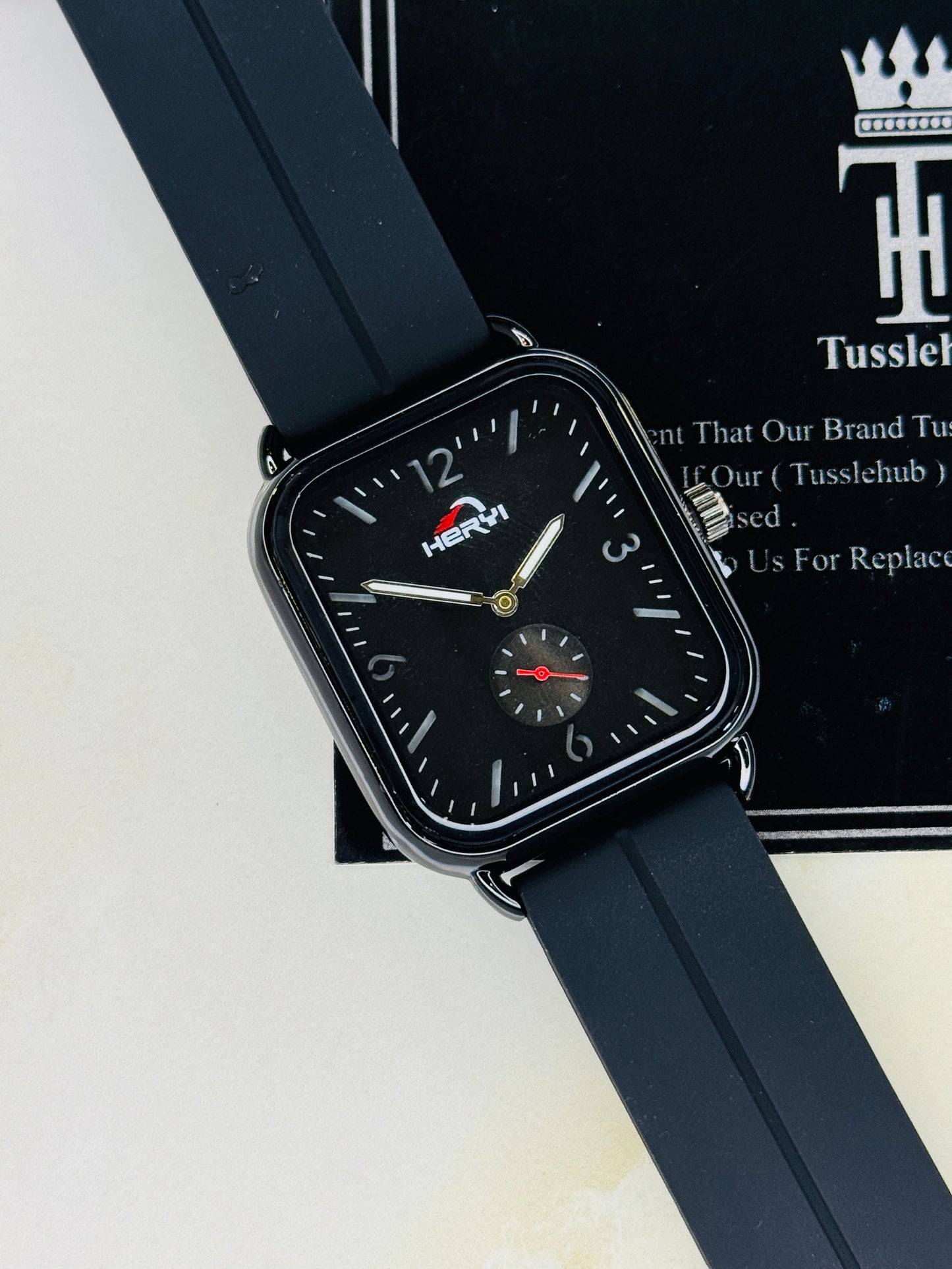 Black Heryi Seamer Down Second Magnet Strap Watch