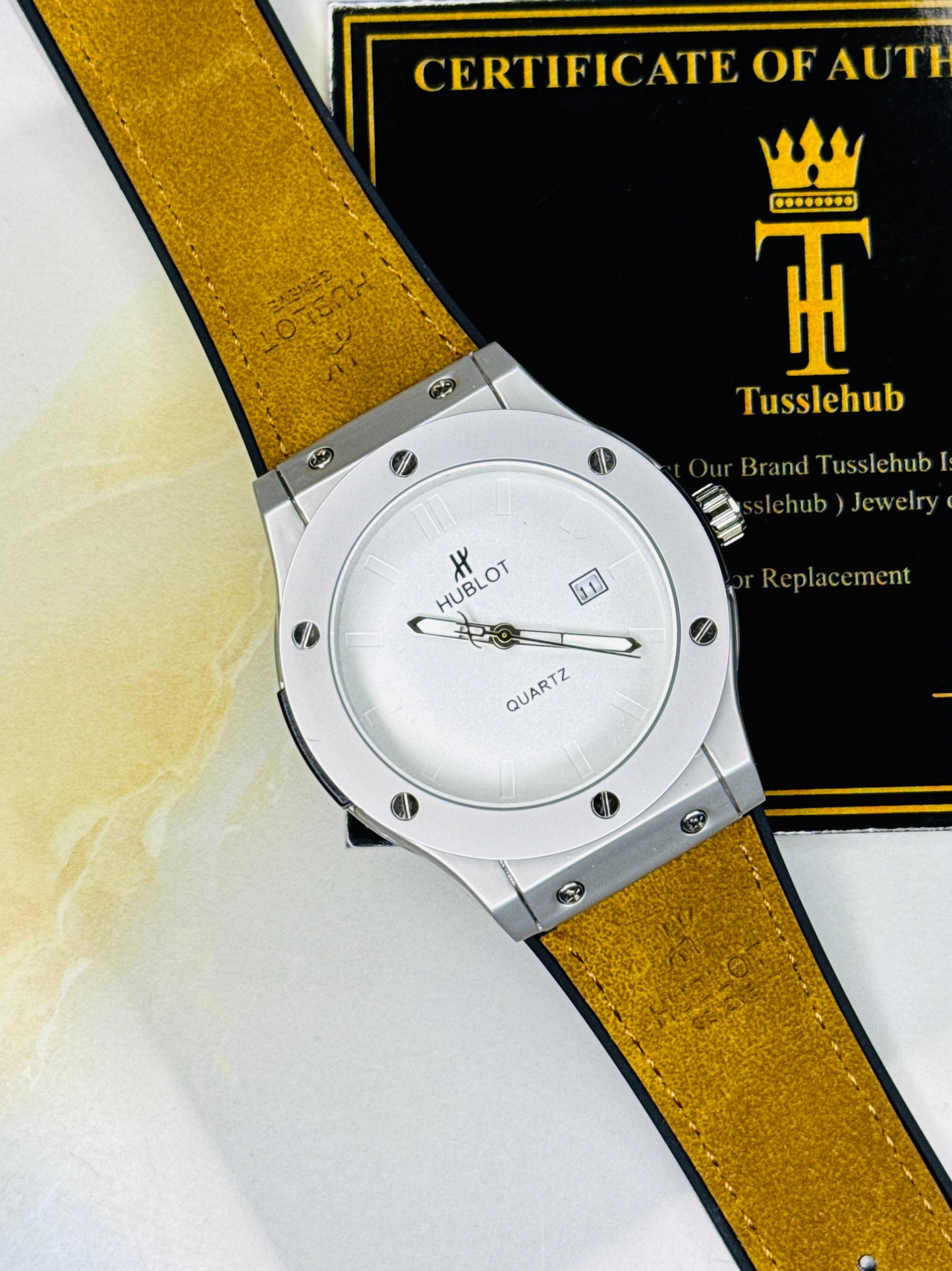 Minimal Camel White Big Bang Branded Watch