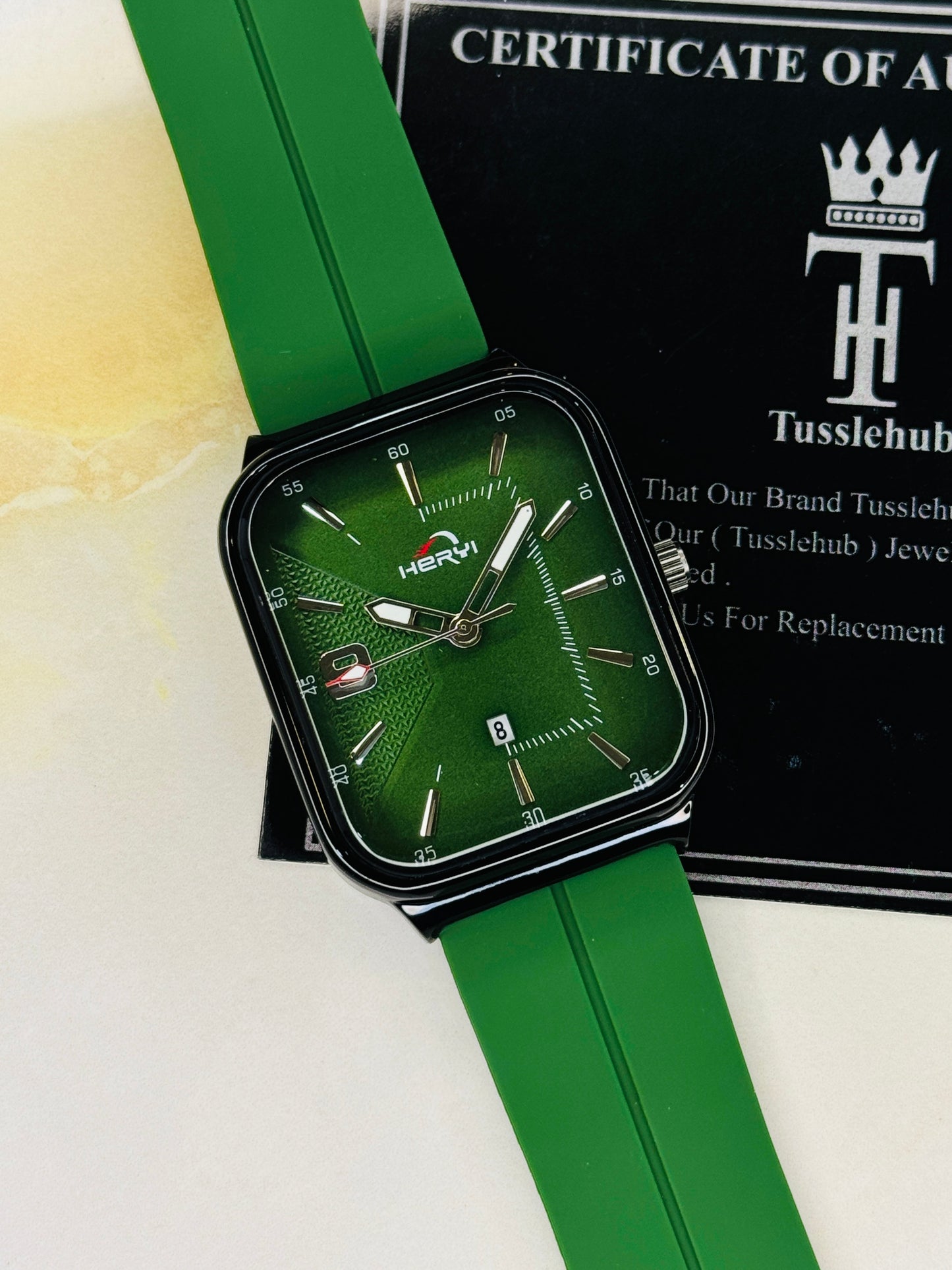 Forest Green Heryi Seamer Magnet Strap Watch