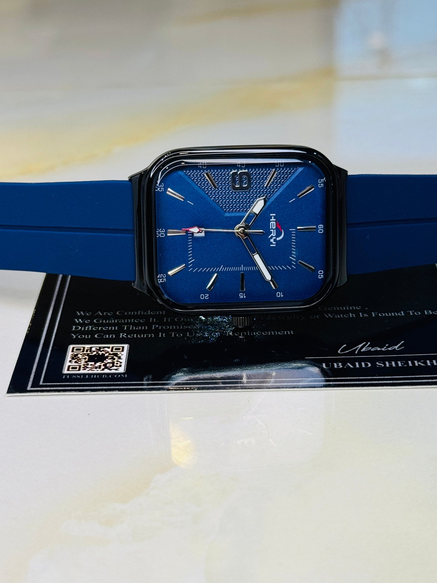 Aqua Blue Heryi Seamer Magnet Strap Watch