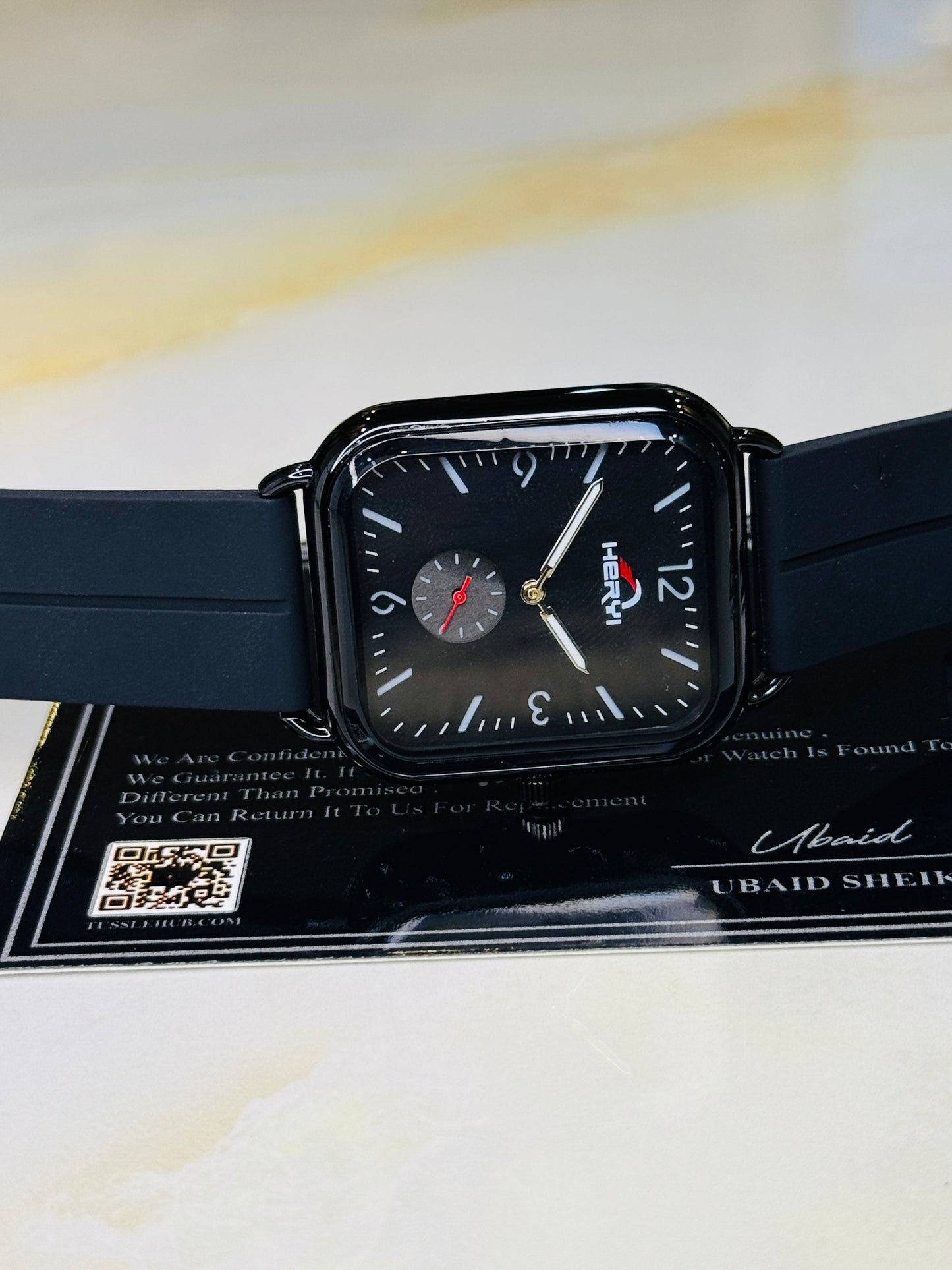 Black Heryi Seamer Down Second Magnet Strap Watch