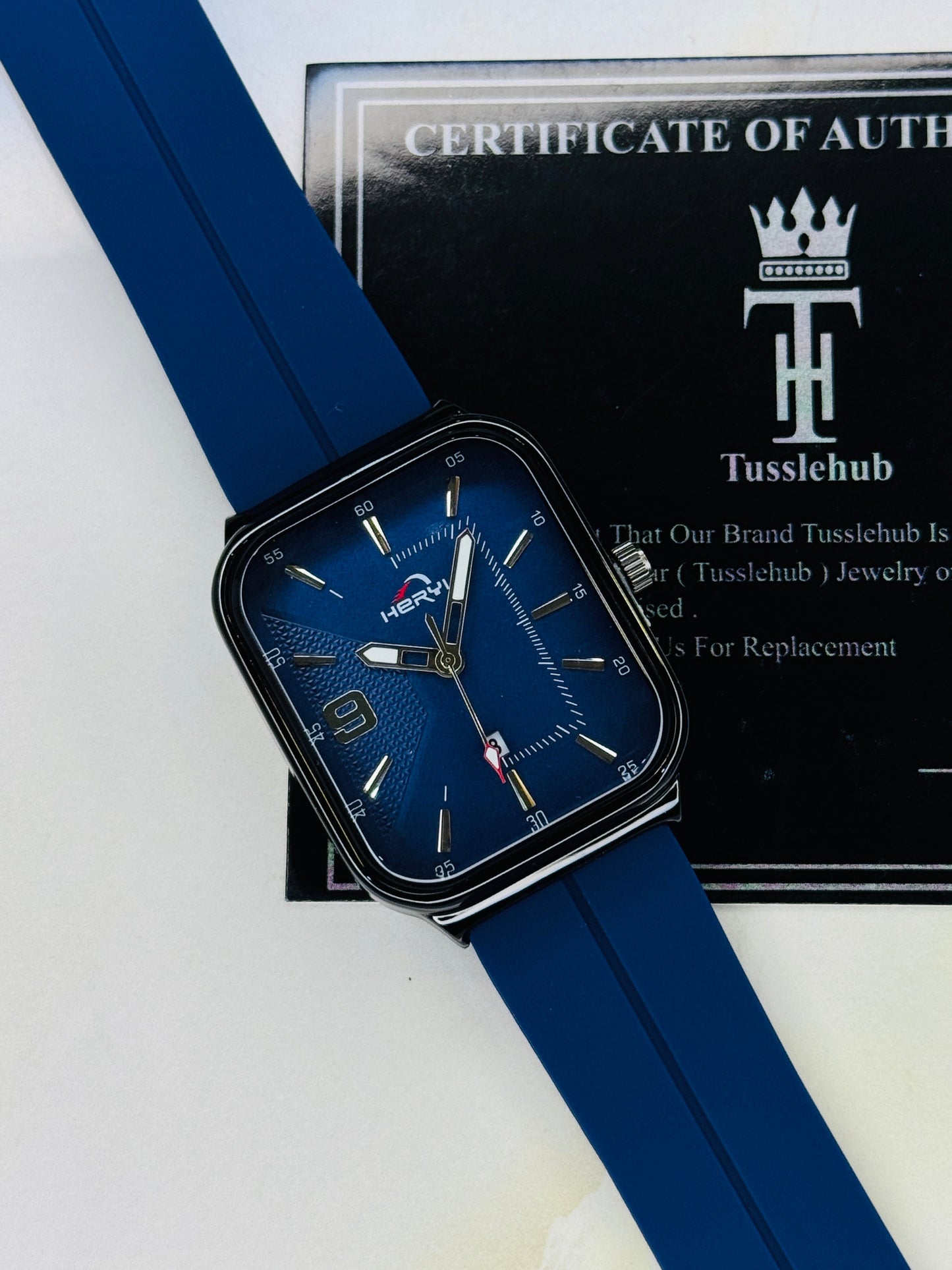 Aqua Blue Heryi Seamer Magnet Strap Watch