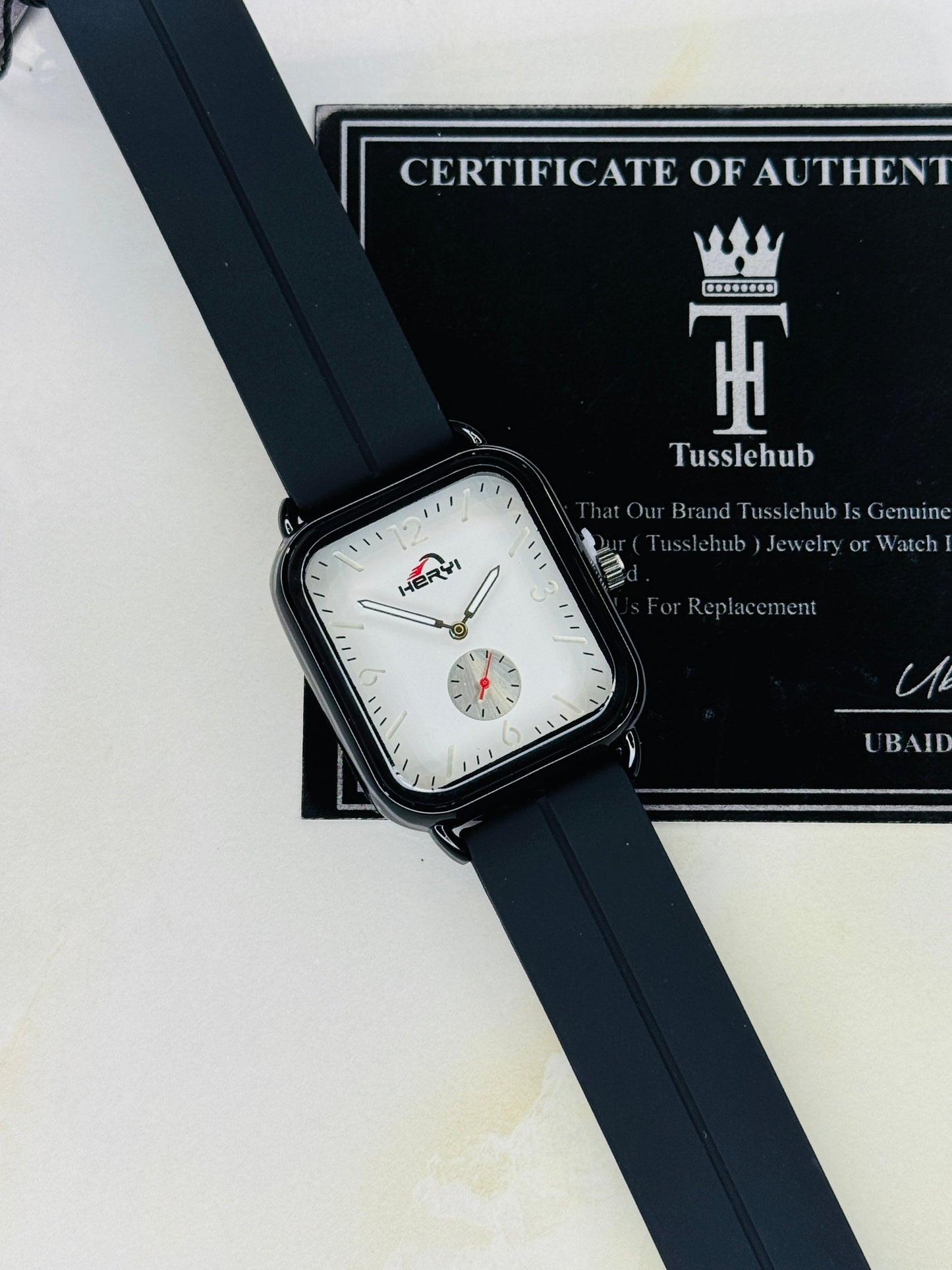 Black White Heryi Seamer Down Second Magnet Strap Watch