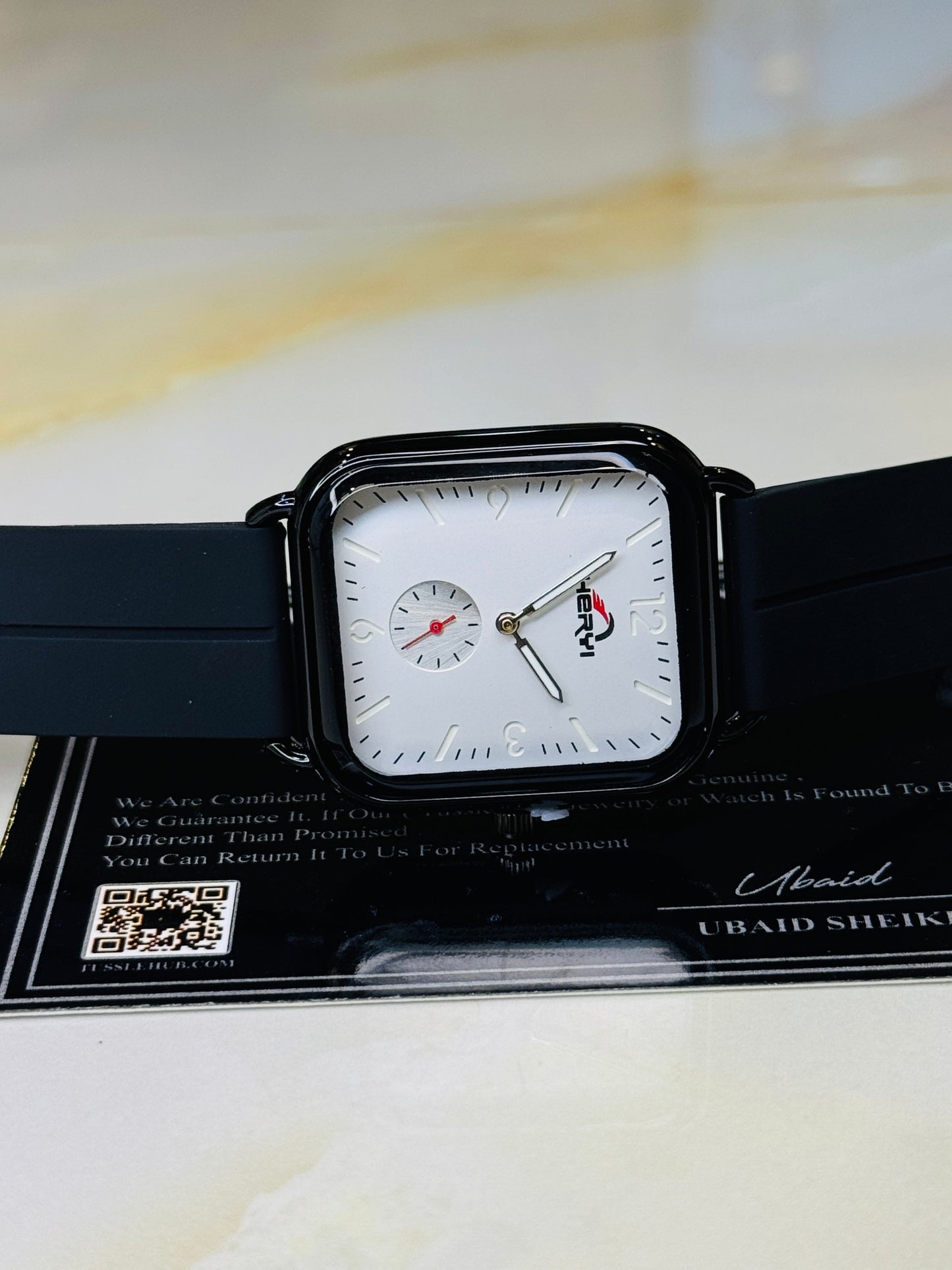 Black White Heryi Seamer Down Second Magnet Strap Watch