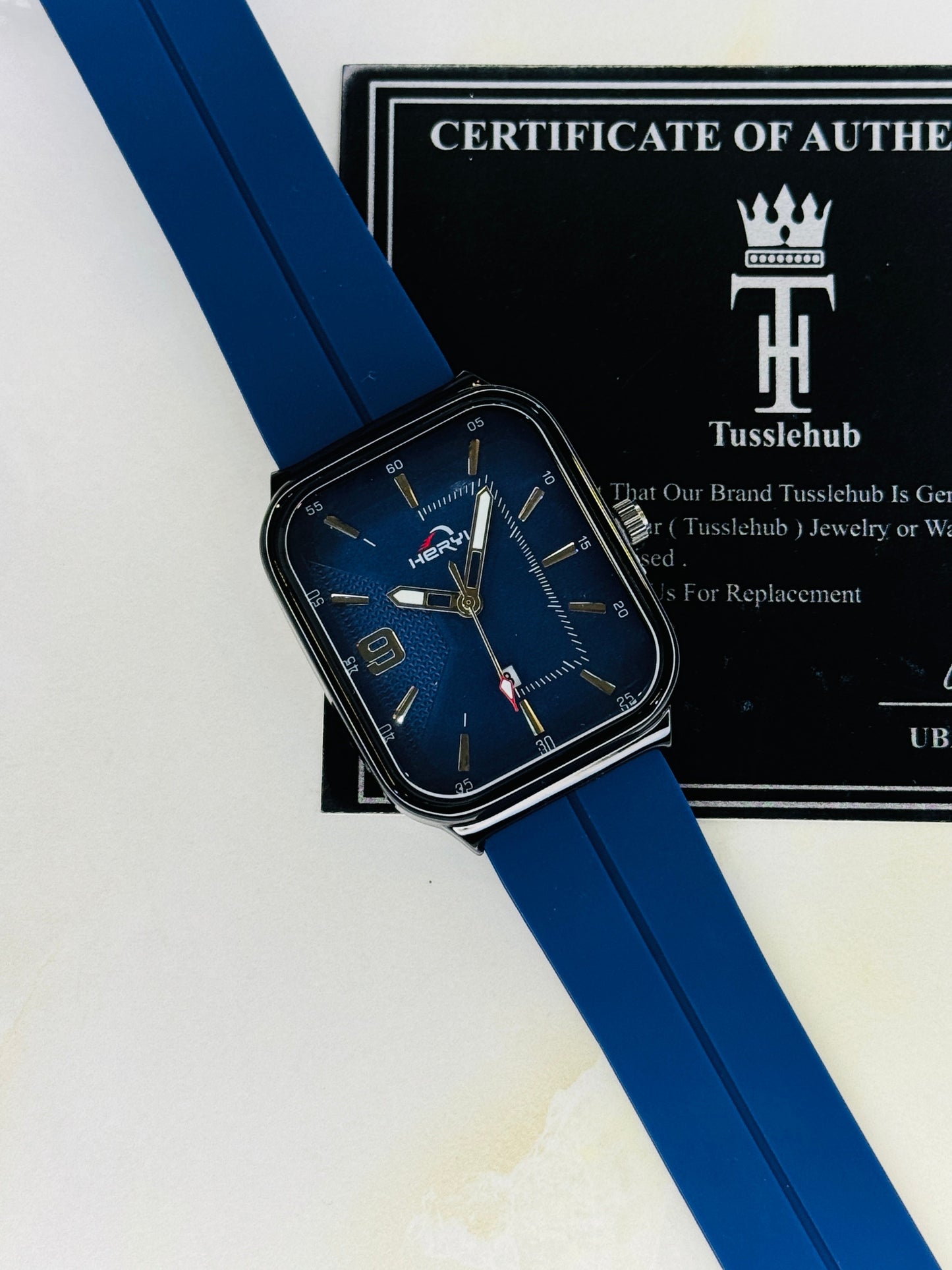 Aqua Blue Heryi Seamer Magnet Strap Watch