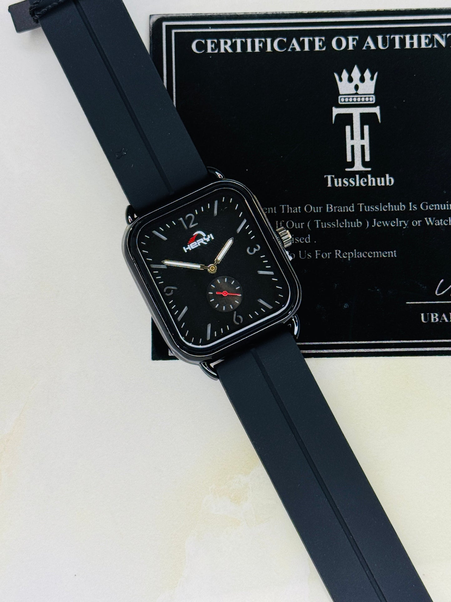 Black Heryi Seamer Down Second Magnet Strap Watch