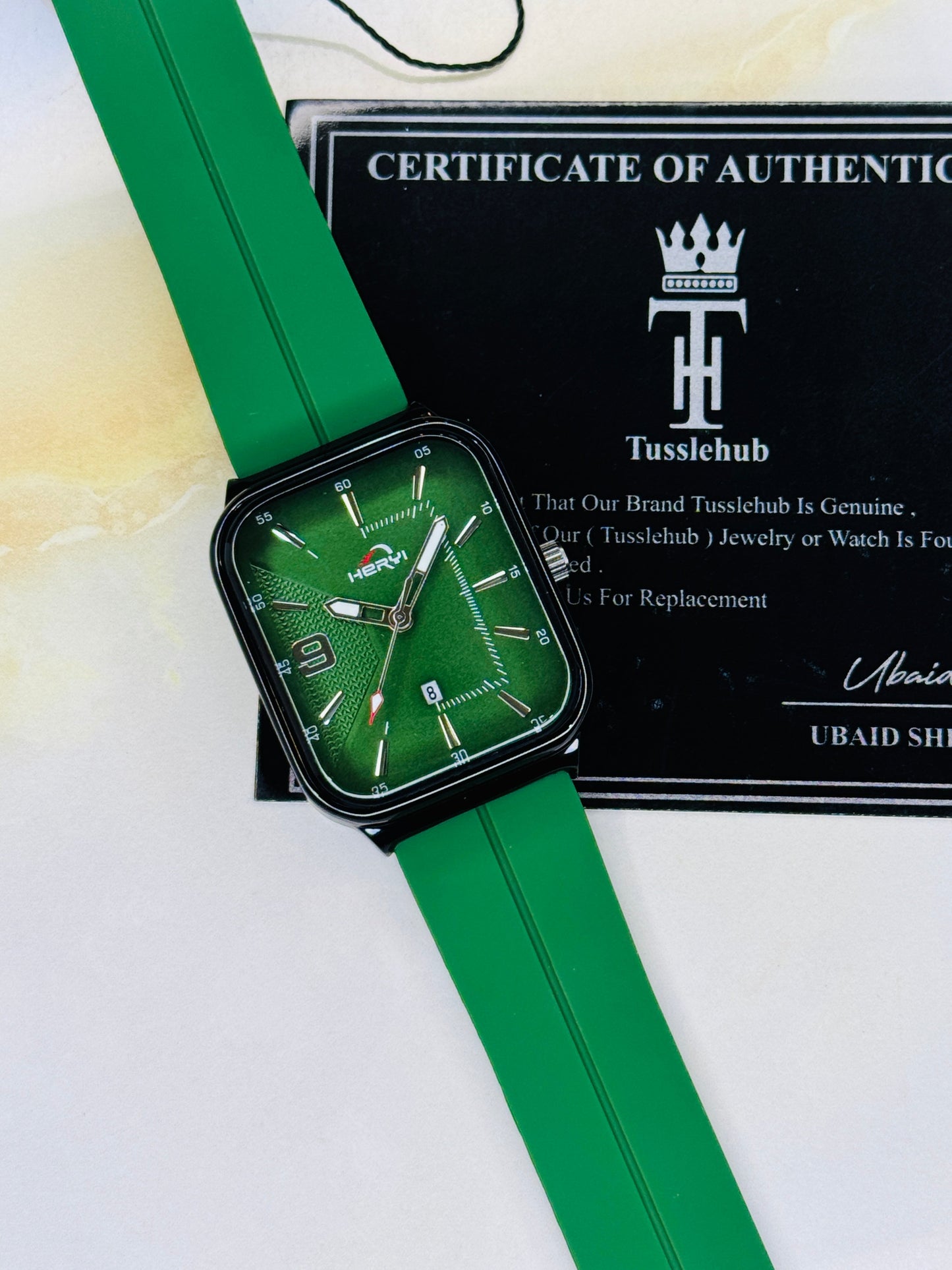 Forest Green Heryi Seamer Magnet Strap Watch