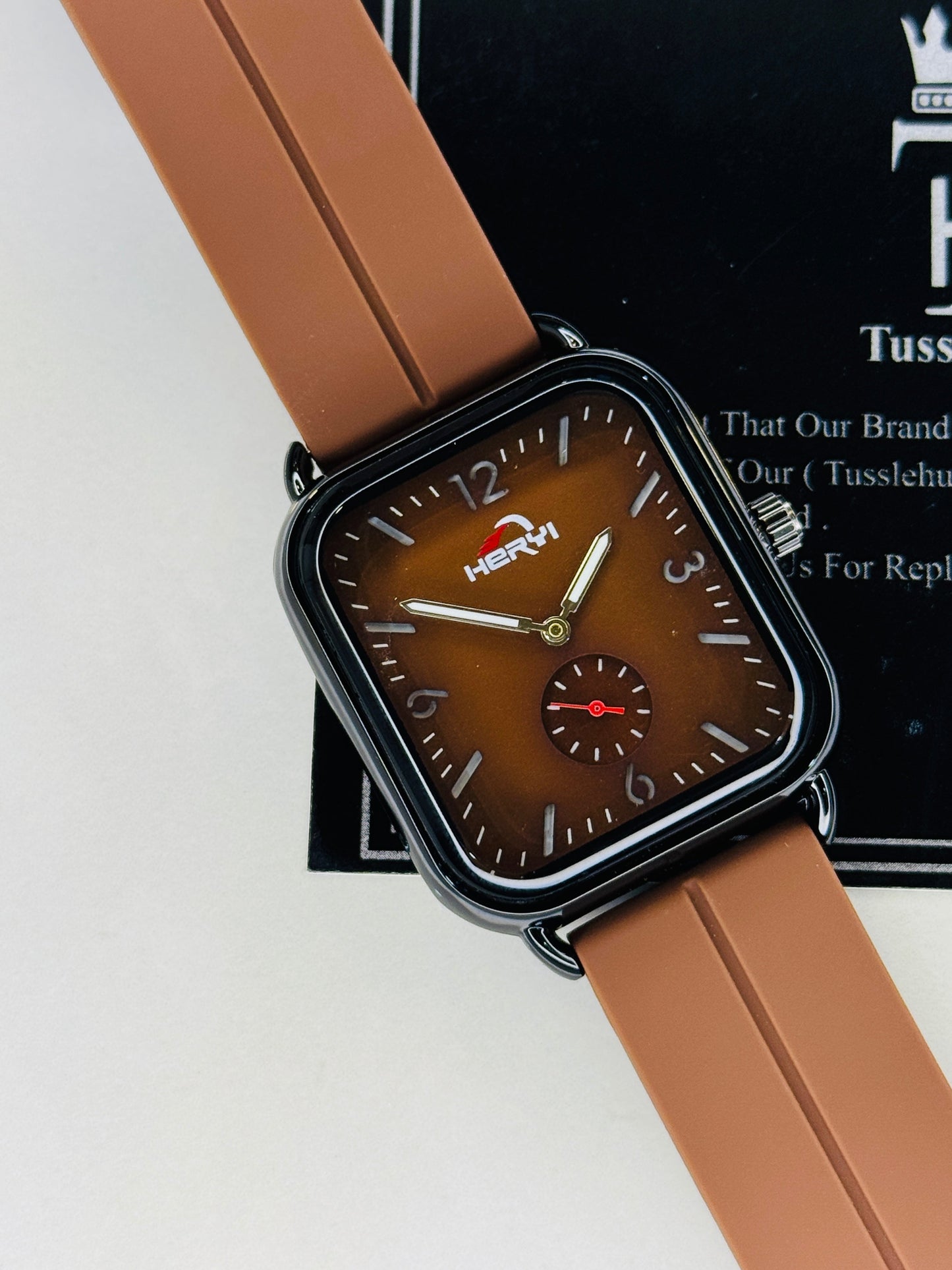 Brown Heryi Seamer Down Second Magnet Strap Watch
