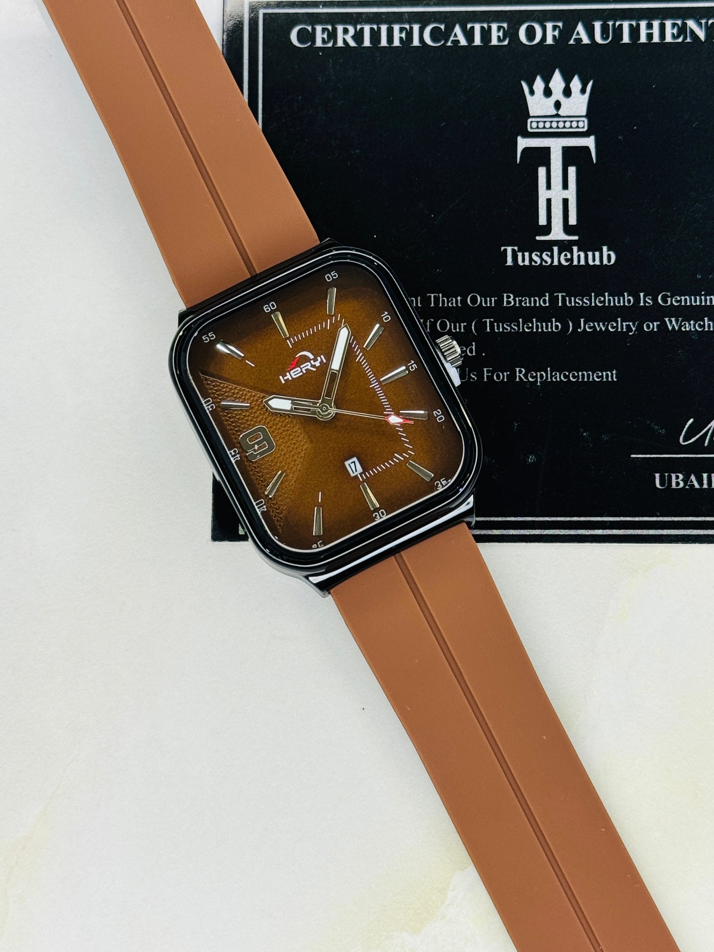 Brown Heryi Seamer Magnet Strap Watch