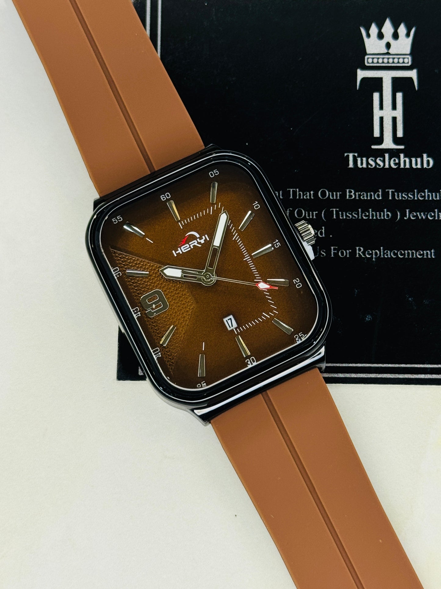 Brown Heryi Seamer Magnet Strap Watch