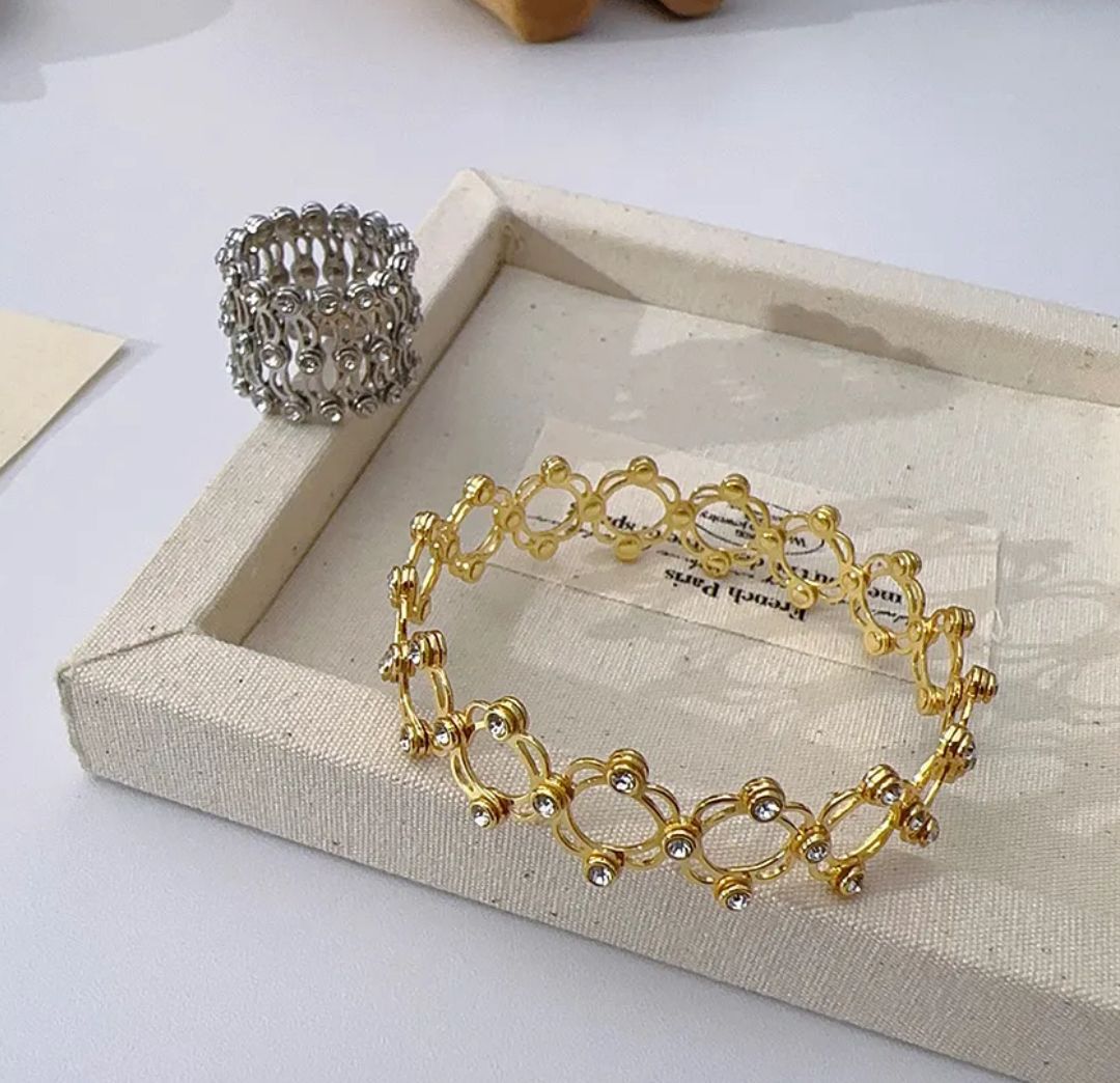 Transformable Ring-Bracelet Design