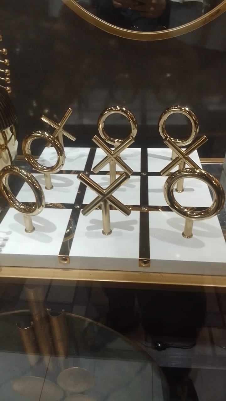 Xo white resin with gold